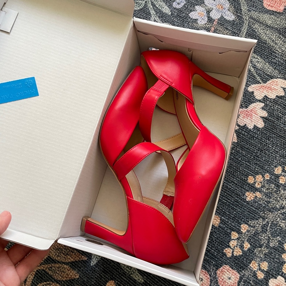 Dream Pairs red pumps 9